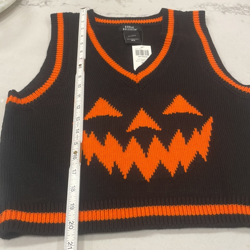 Women’s V-neck jack-o’-lantern vest - Picture 8 of 8